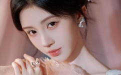 捧着莹莹的腿疯狂输出视频